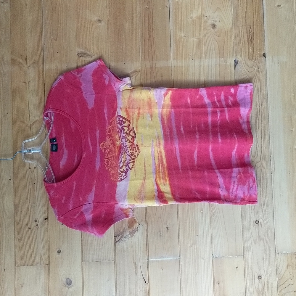 Pssst: tie dye pattern, short sleeve graphic t-shirt.